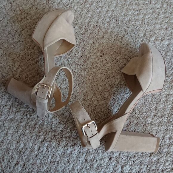 Stuart Weitzman Open Scalloped Taupe Sued Platform Sandal size 8.5M - Picture 5 of 12